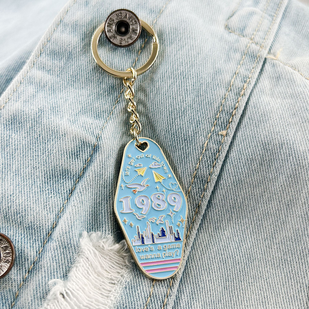 1989 Blank Space Keychain Mote - Drone Backpack ulasan dan harga
